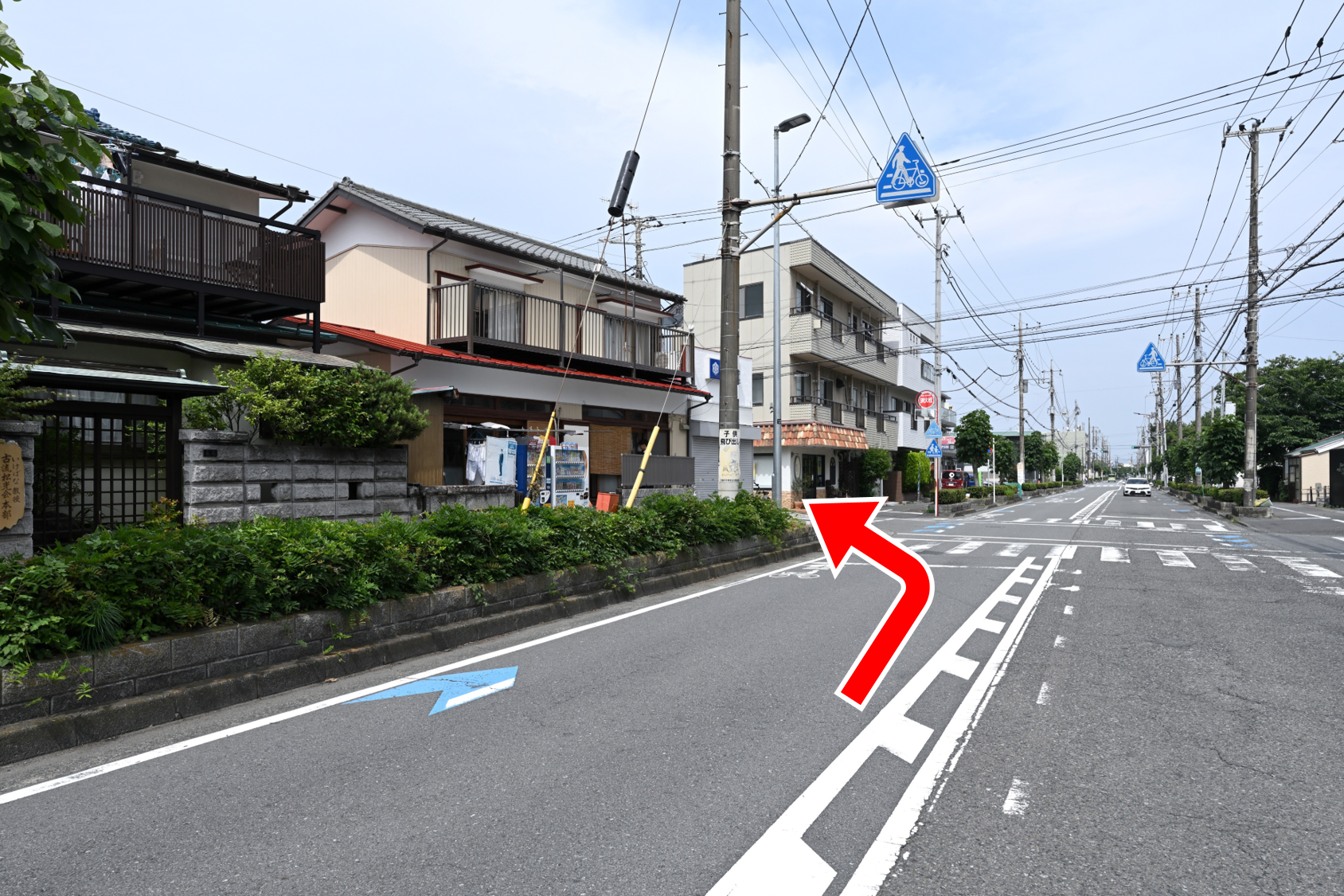 一つ目の角を左折します